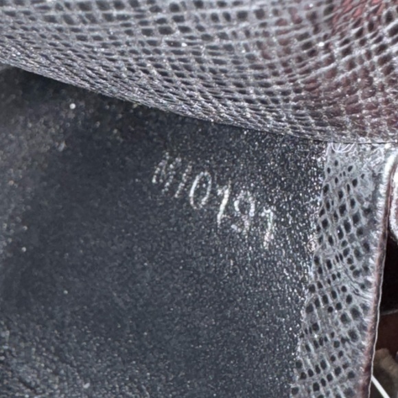 Louis Vuitton Damier Graphite Canvas
Double Snap Wallet - Picture 9 of 9